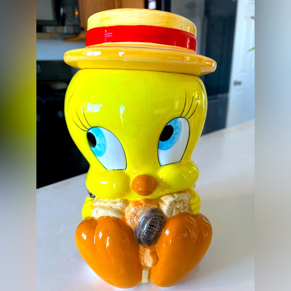 Vintage 1993 Looney Tunes Tweety Cookie Jar 12” tall x 7” wide x 6” deep
